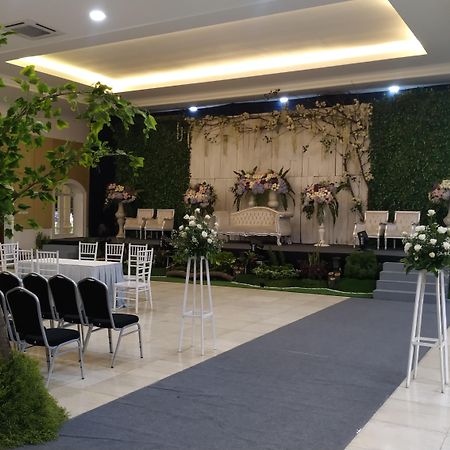 Mexolie Hotel Kebumen Buitenkant foto