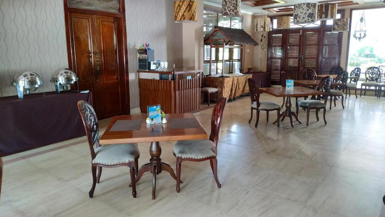 Mexolie Hotel Kebumen Buitenkant foto