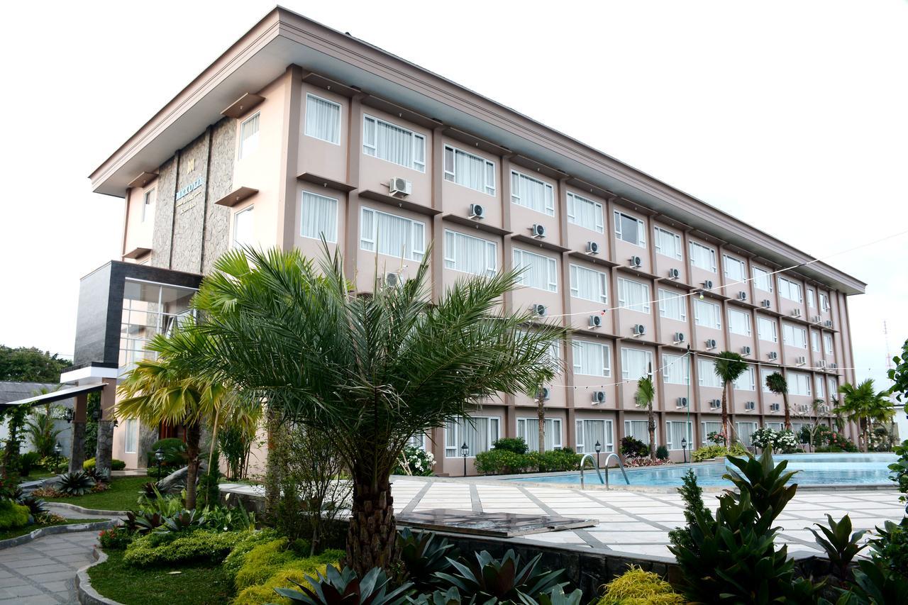 Mexolie Hotel Kebumen Buitenkant foto