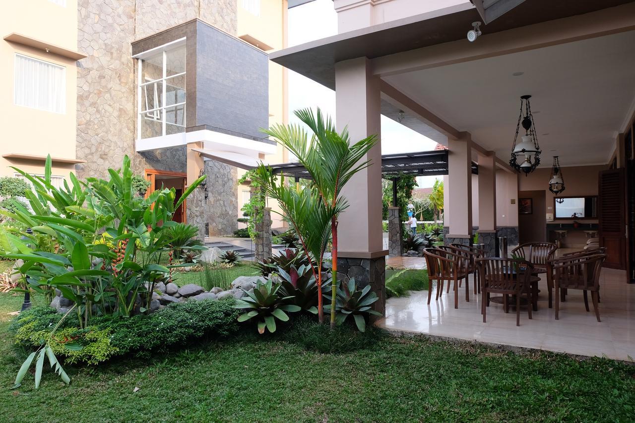 Mexolie Hotel Kebumen Buitenkant foto
