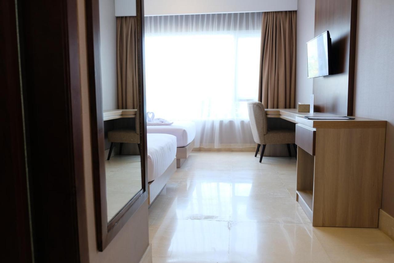 Mexolie Hotel Kebumen Buitenkant foto