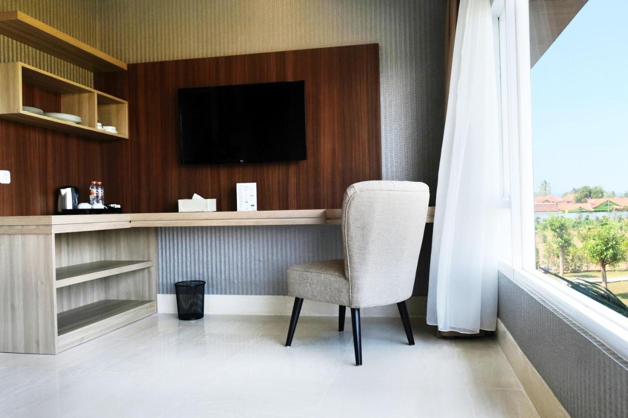 Mexolie Hotel Kebumen Buitenkant foto