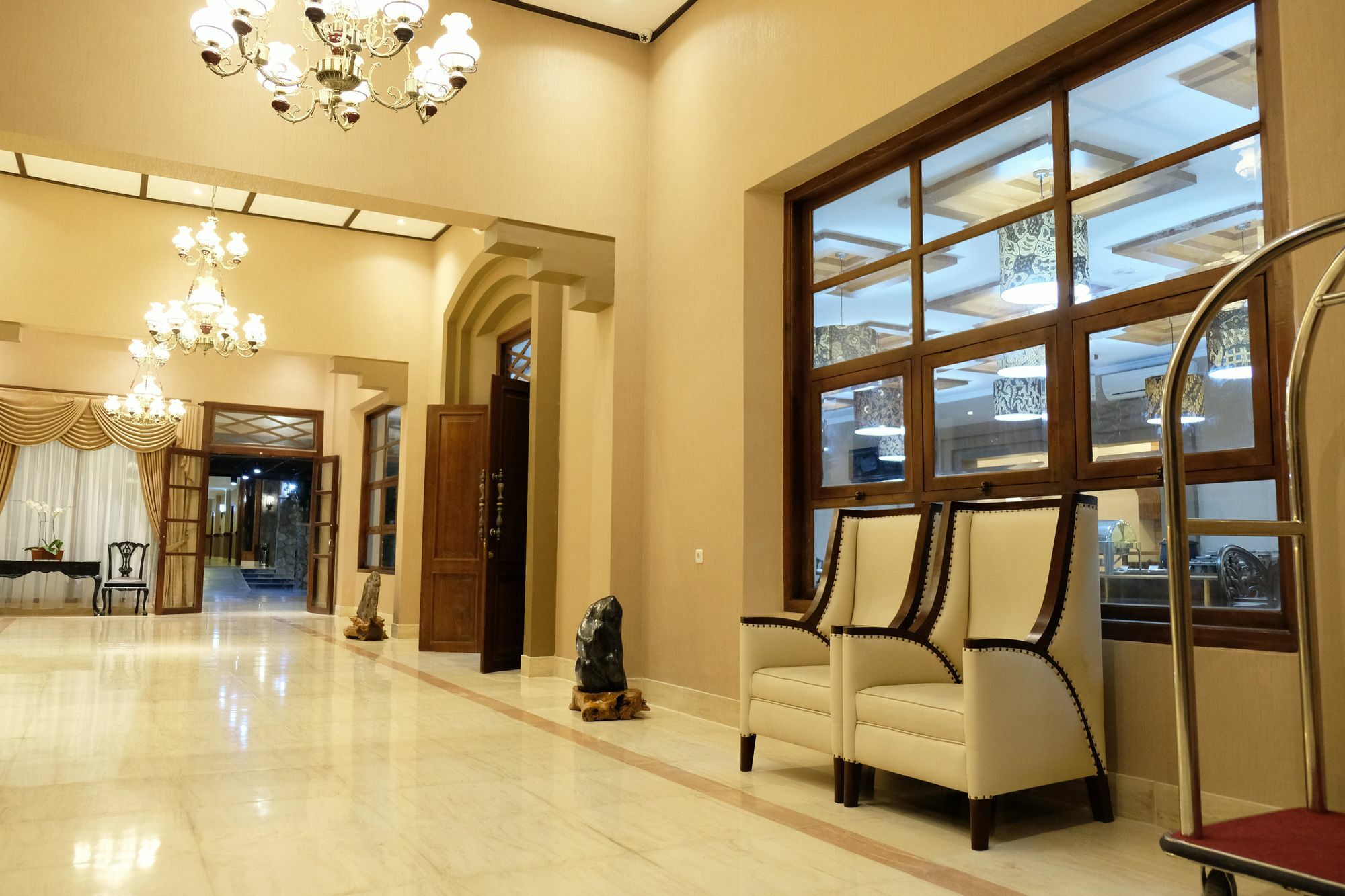Mexolie Hotel Kebumen Buitenkant foto