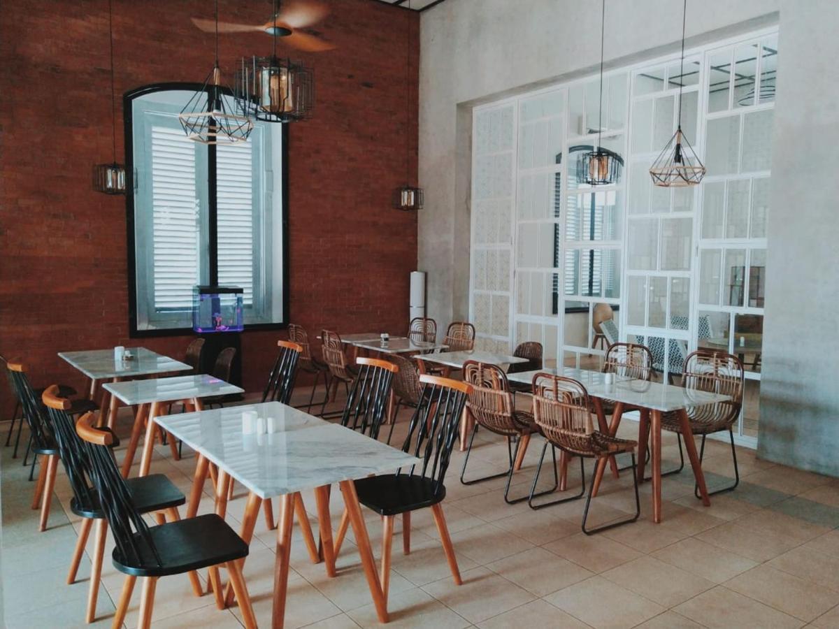 Mexolie Hotel Kebumen Buitenkant foto