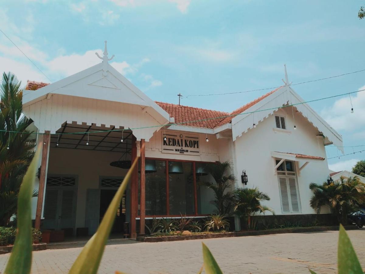 Mexolie Hotel Kebumen Buitenkant foto