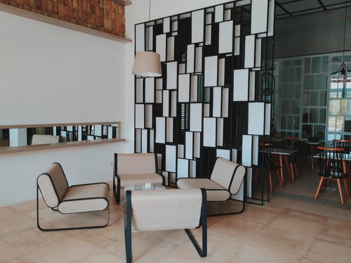 Mexolie Hotel Kebumen Buitenkant foto